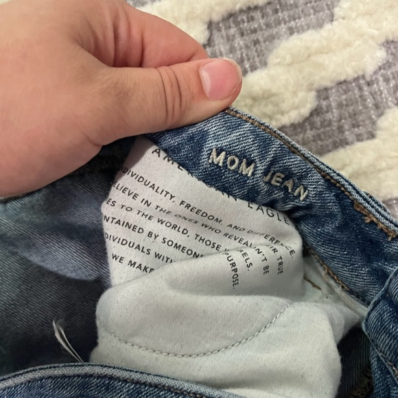 American Eagle‎ distressed mom jeans - Picture 7 of 10